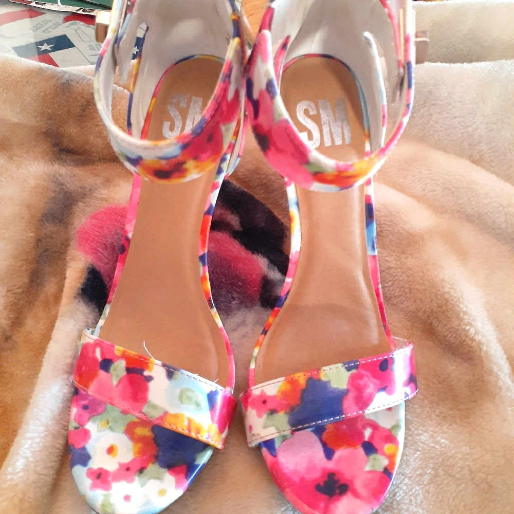 NWOT SM pink multicolored heels